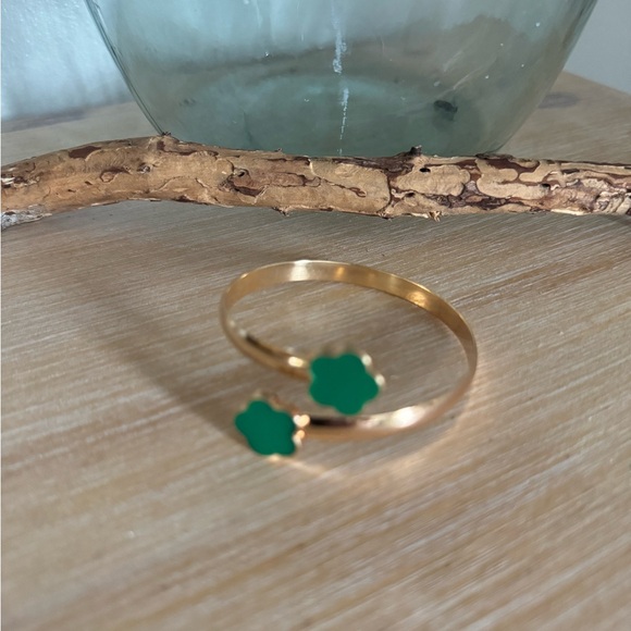 Gold and Green Gemstone Bracelet with Delicate Design - Picture 1 of 3